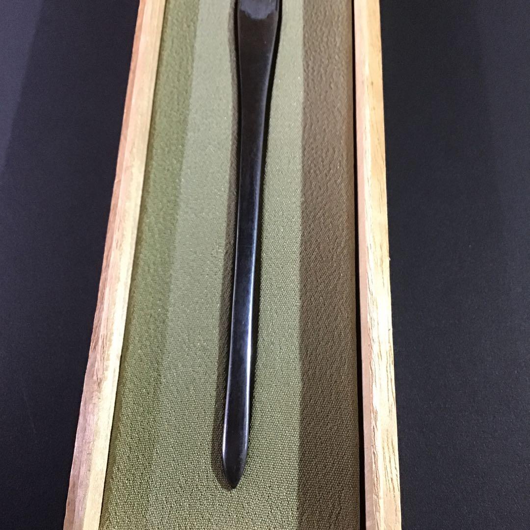 赤胴金色絵高彫　「跳躍馬図」　笄　後藤