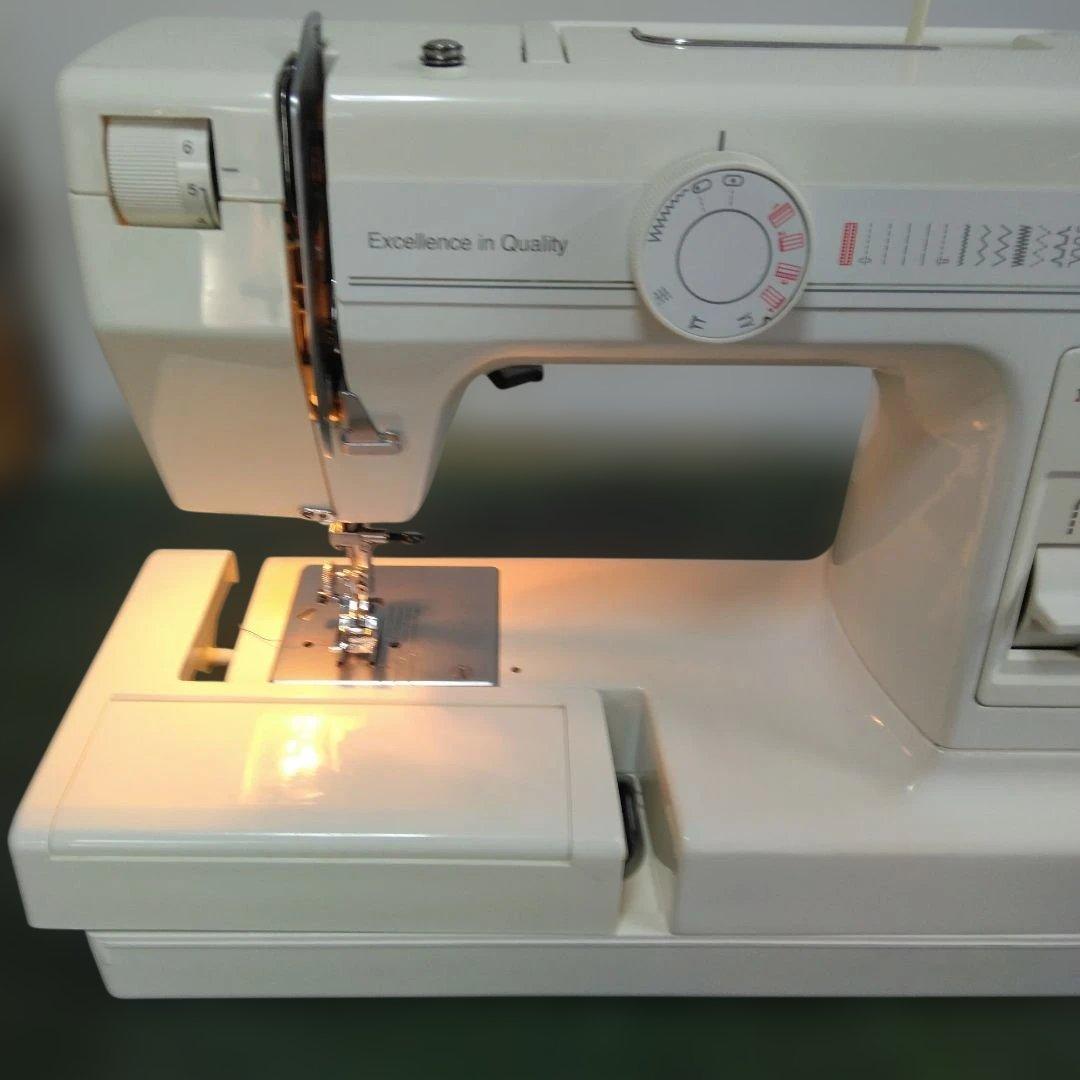 蛇の目ミシン、260型。