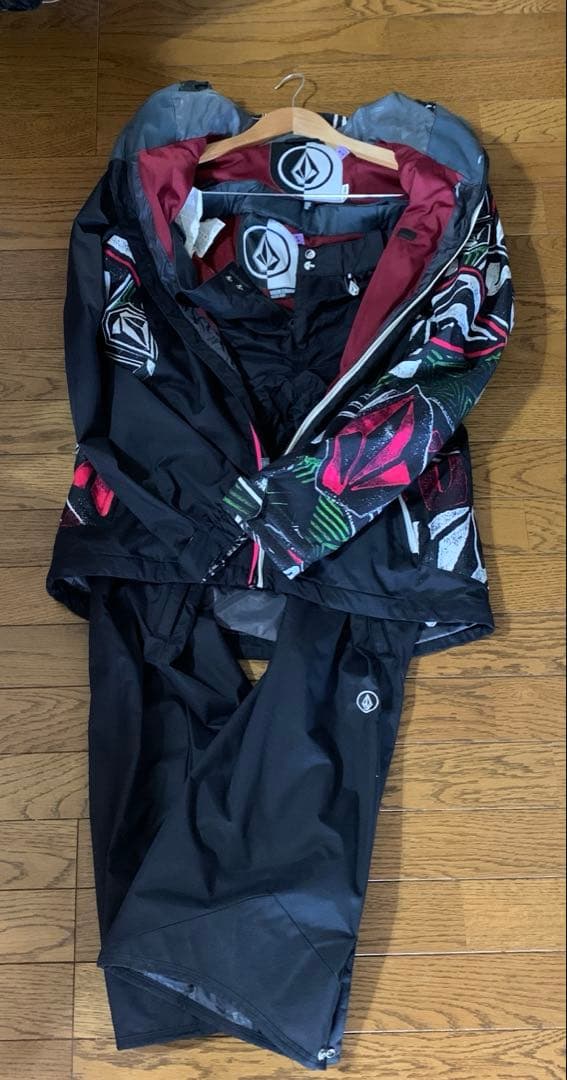 美品】VOLCOM スノーボード ウエア 上下セット レディースM