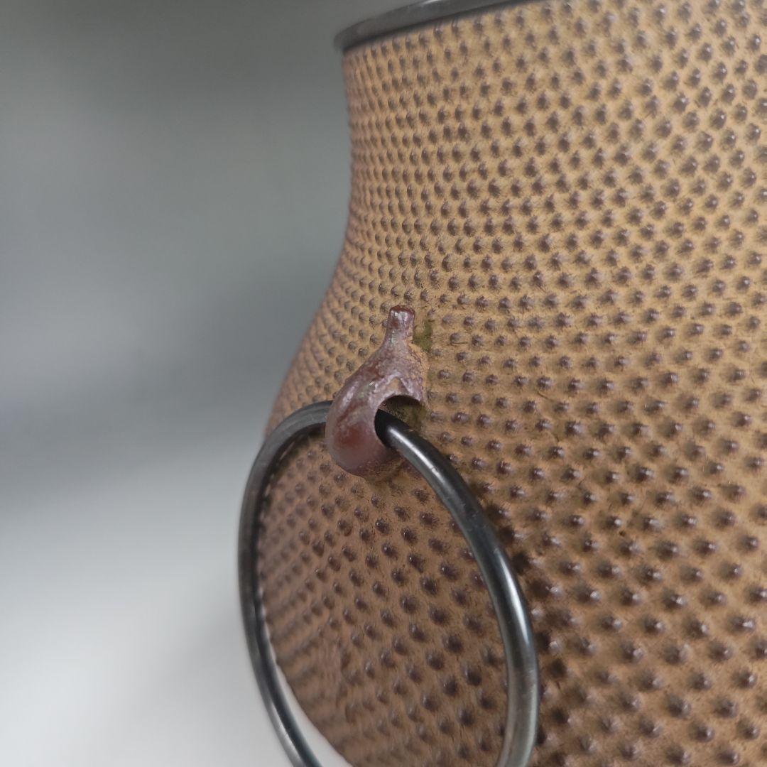 イ929 茶釜『釜師　菊地政光作』『霰文　鶴首　茄子耳　鉄釜　共箱　釜環付』茶道