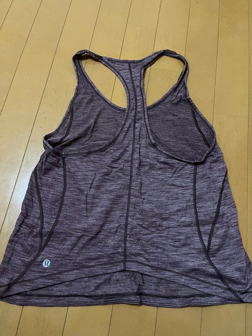 Lululemon タンクトップ