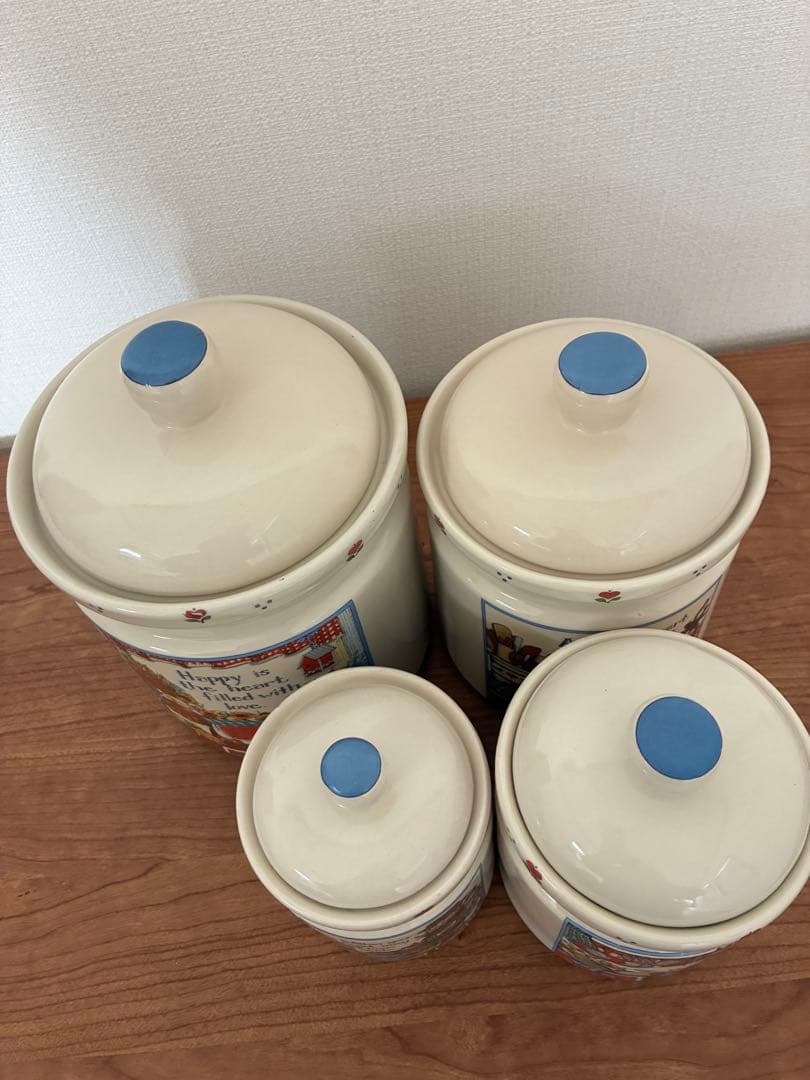 カントリー調　陶器キャニスター 4点セット