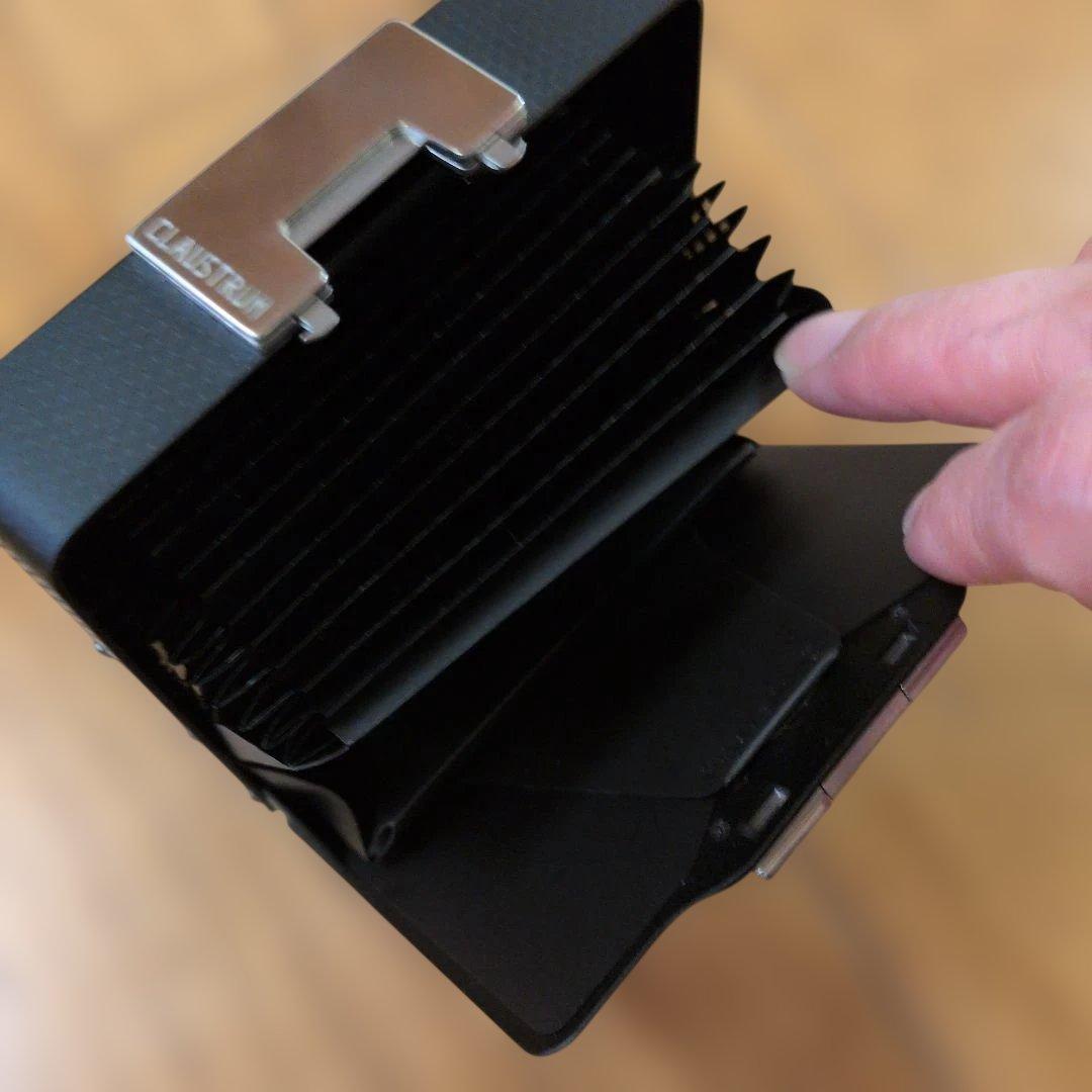 CLAUSTRUM 　ベルトウォレット　 黒、シルバー