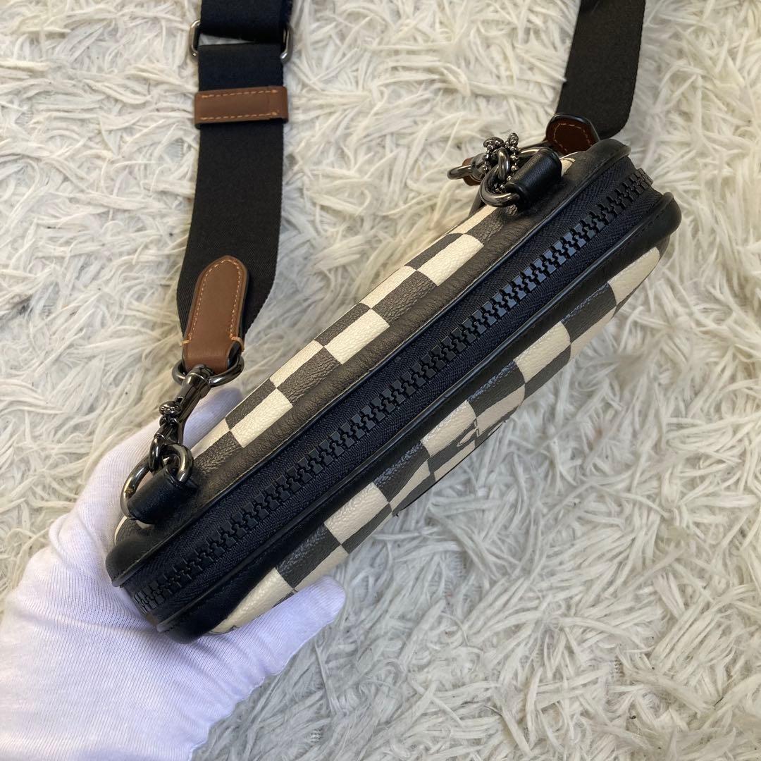 チェッカー クロスボディー C6775 チョーク×ブラック カメラバッグ 白 黒