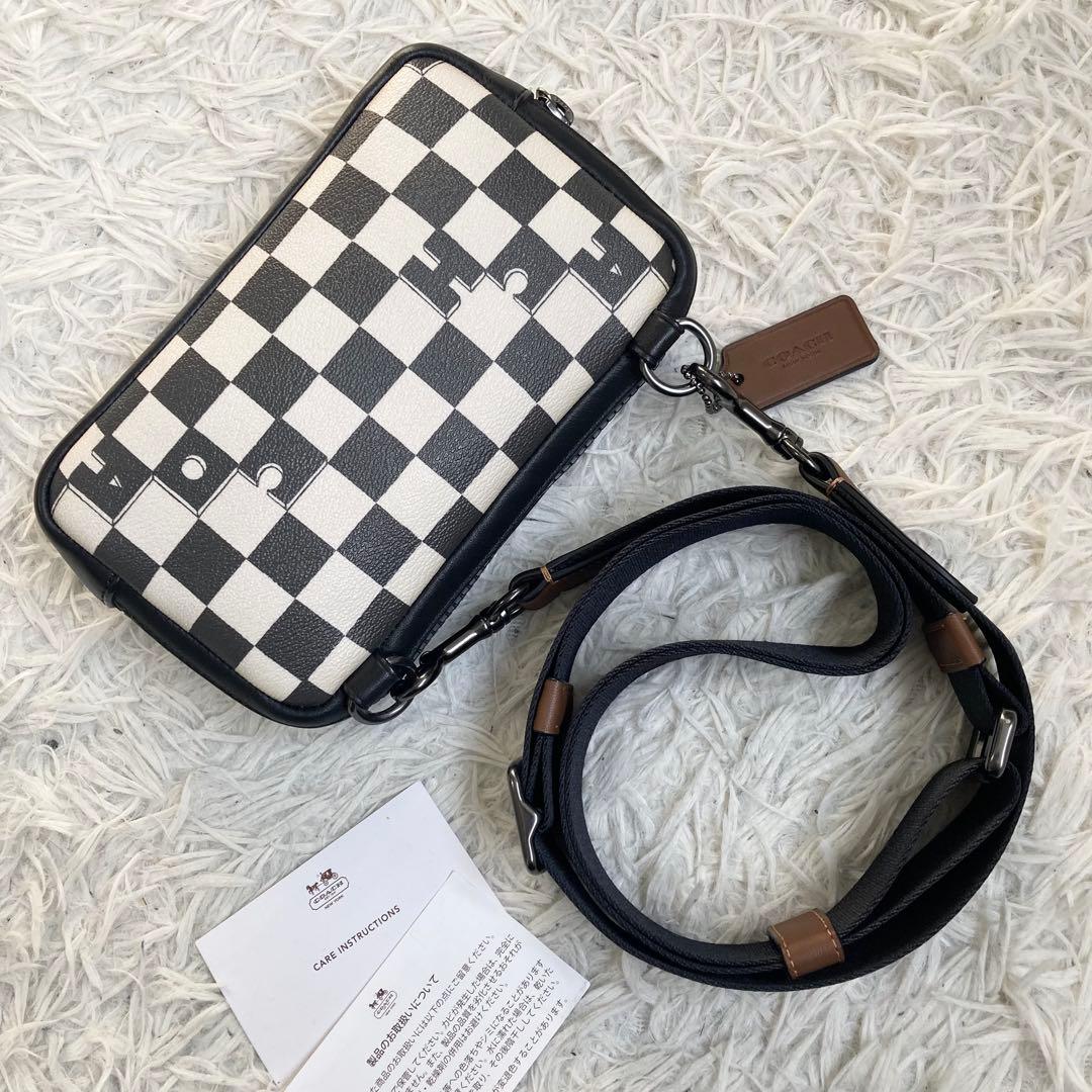 チェッカー クロスボディー C6775 チョーク×ブラック カメラバッグ 白 黒