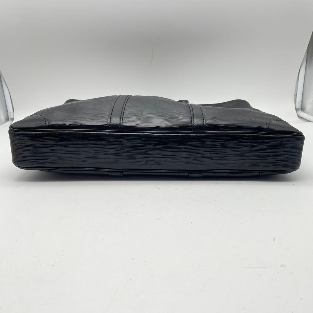 ルイヴィトン エピ ポルトドキュマンヴォワヤージュ M54472