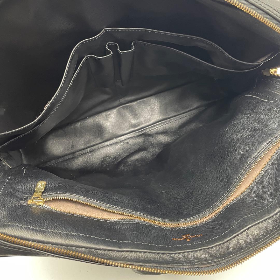 ルイヴィトン エピ ポルトドキュマンヴォワヤージュ M54472