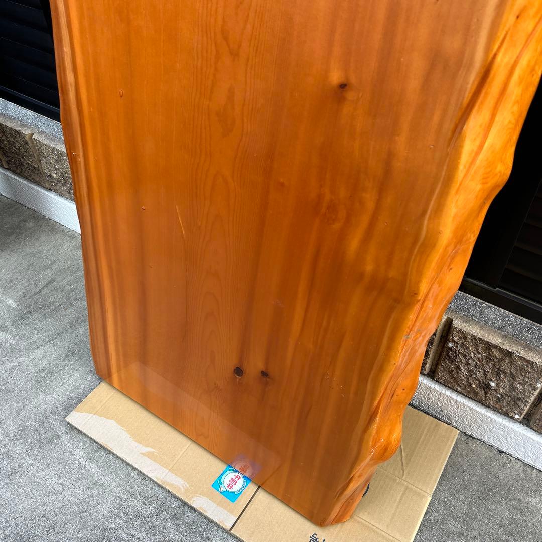 イチョウの一本木のテーブル