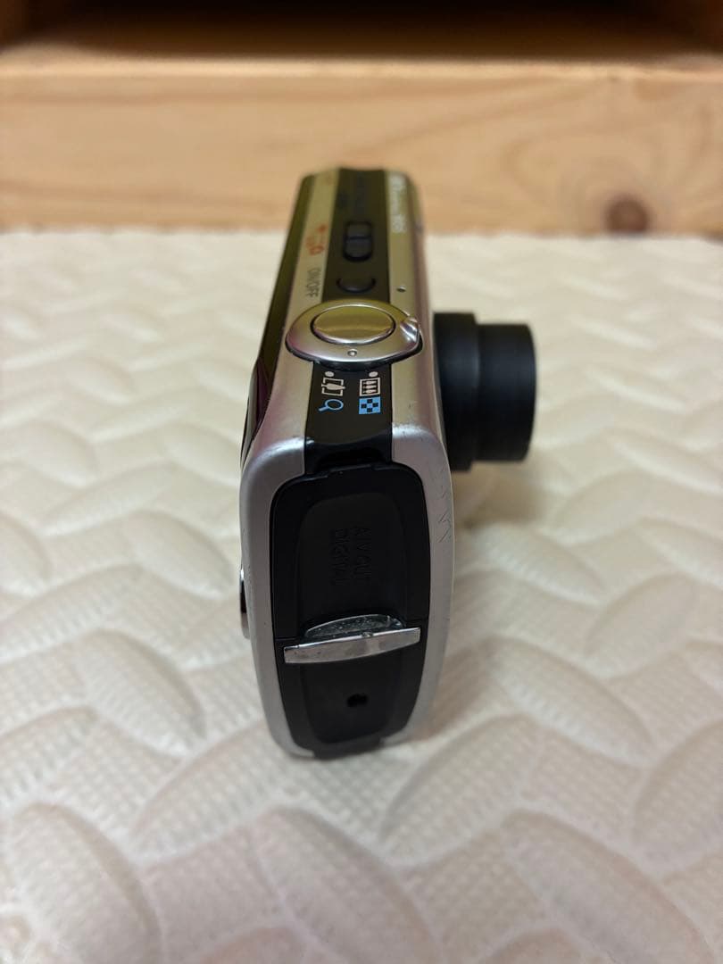 美品純正ケース付き　canon&キャノン　ixy910is デジタルカメラ