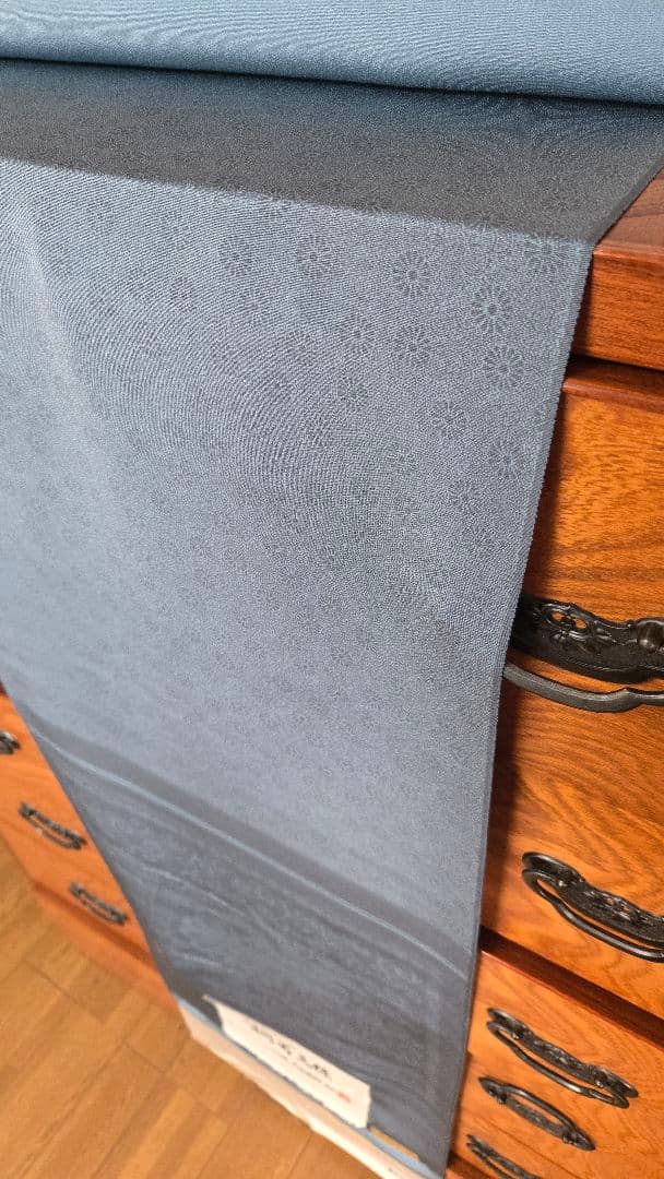 人間国宝　六谷梅軒　桐菊文様　小紋　着物　浜ちりめん　まるまん光彩