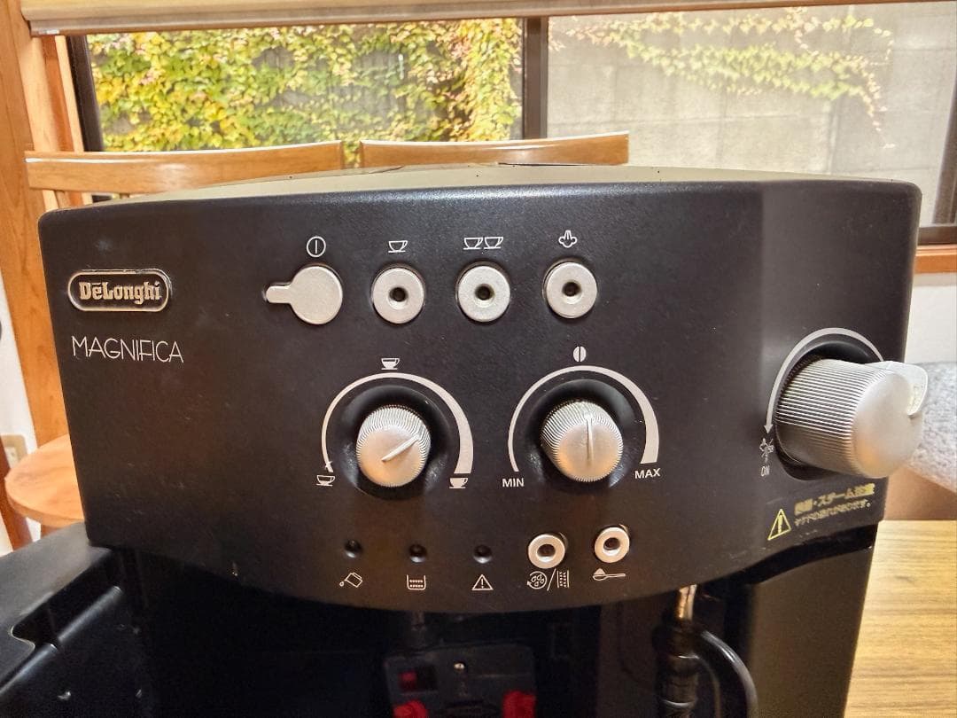 デロンギ 全自動コーヒーマシン ESAM1000SJ（中古）