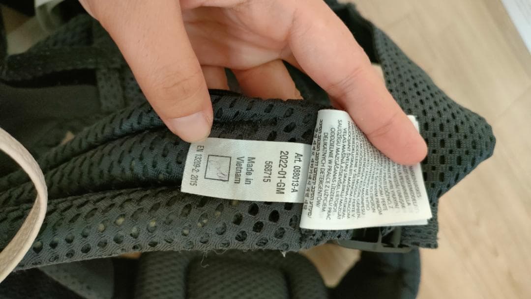 【美品】ベビービョルン ハーモニー 抱っこ紐 アンスラサイト グレー系 メッシュ