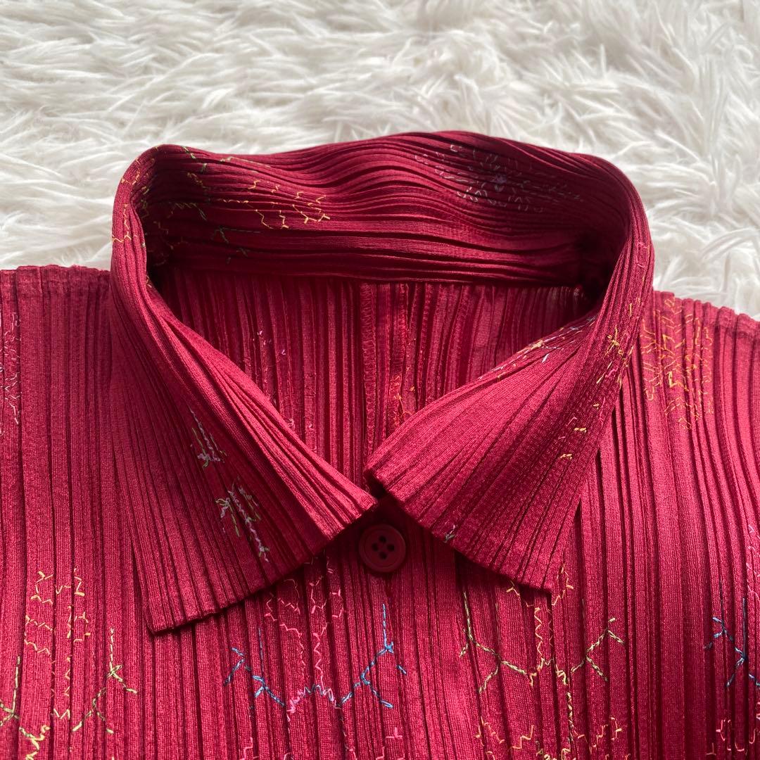 美品タグ付き　プリーツプリーズ　ブラウス　リボン　赤　ボタン　ボルドー　L