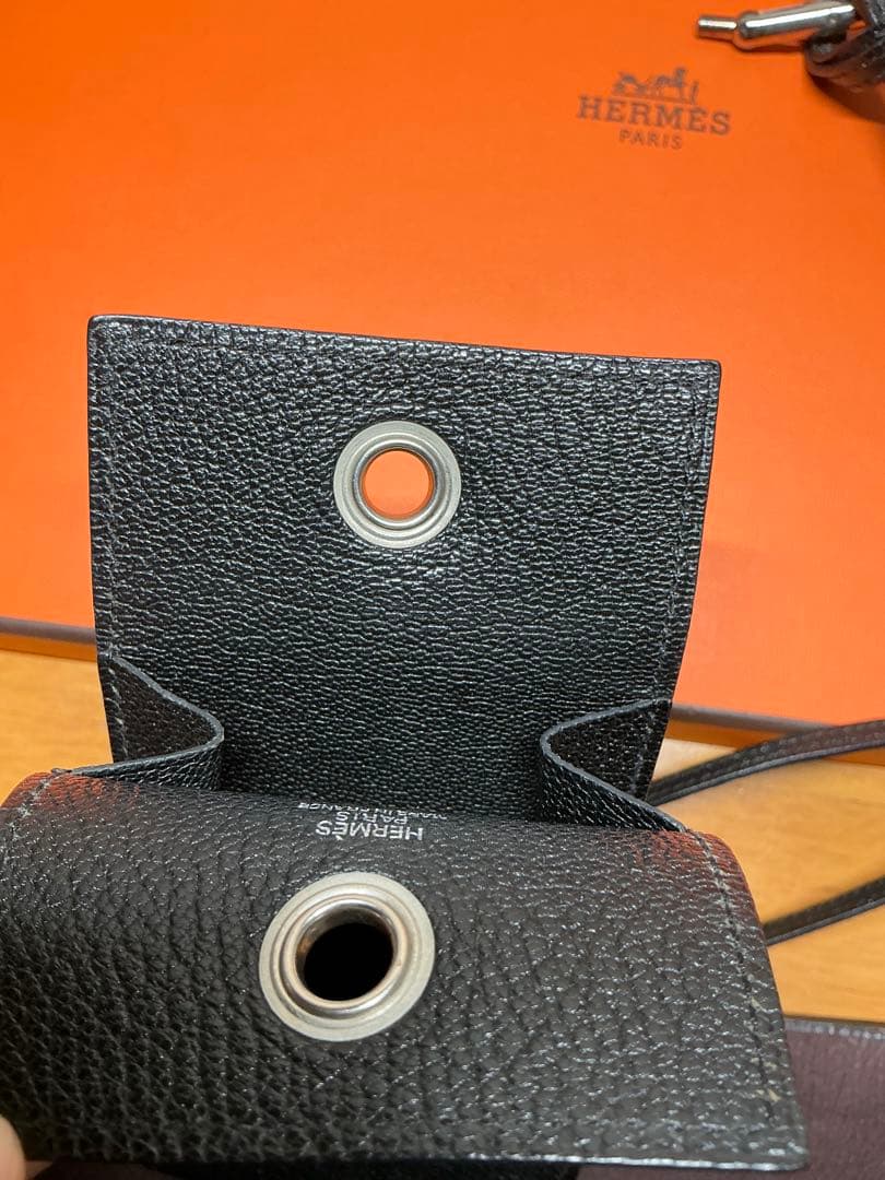 C*a様 HERMES エルメス ヴェスパ ストラップ ポーチ マルチケース 黒