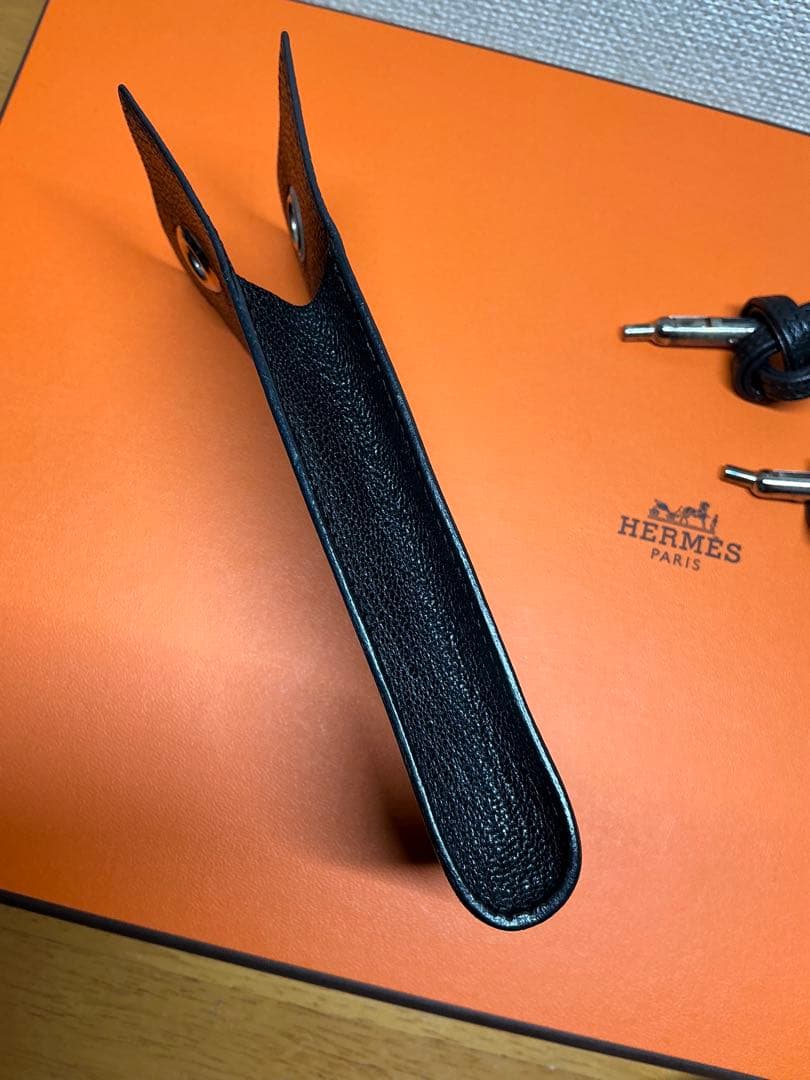 C*a様 HERMES エルメス ヴェスパ ストラップ ポーチ マルチケース 黒