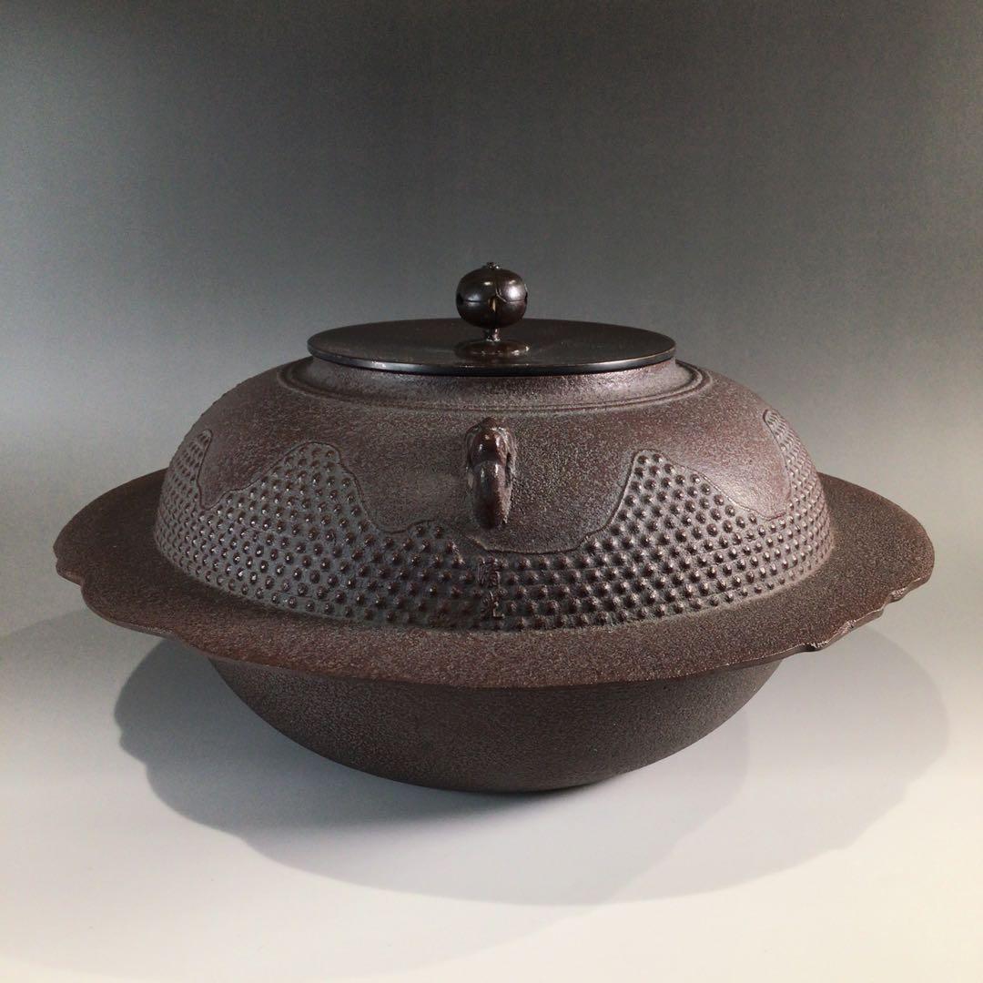 Ｐ７４２　茶釜　『釜師　佐藤清光造』『遠山霰』『透木釜』　共箱　茶道具