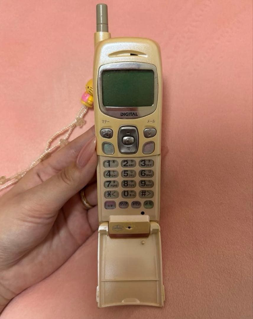 【希少】ハローキティ　携帯電話　セルラーDIGITAL D202K