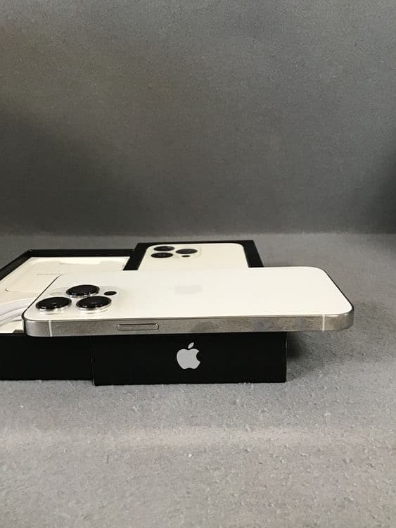 美品 Appleストア版 SIMフリー iPhone13 Pro 256GB