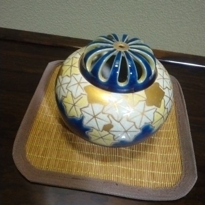 九谷焼竹田有恒七平窯秞裏萌黄金彩香炉美品。