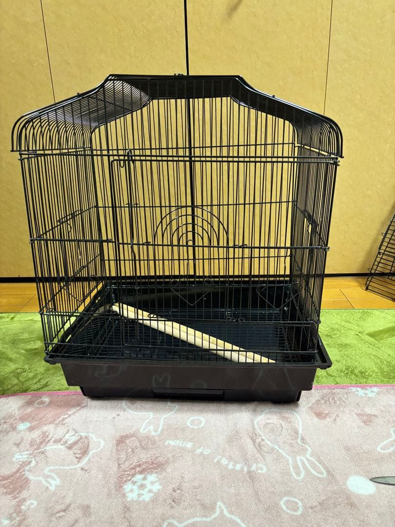 中型黒鳥かご、止まり木・餌入れ付き