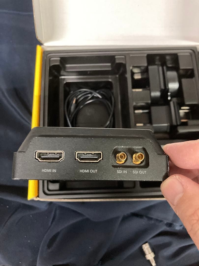 Blackmagic Video Assist 5インチフルHDモニター