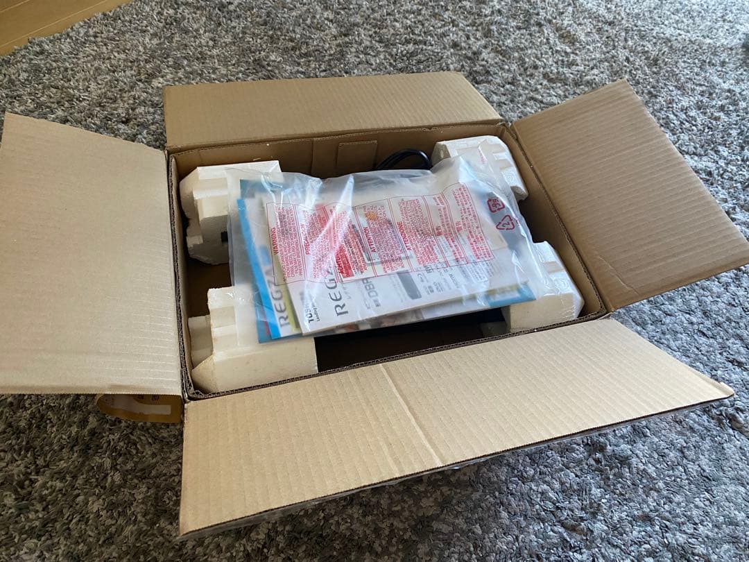 【未使用品】TOSHIBA REGZA ブルーレイレコーダDBR-C100