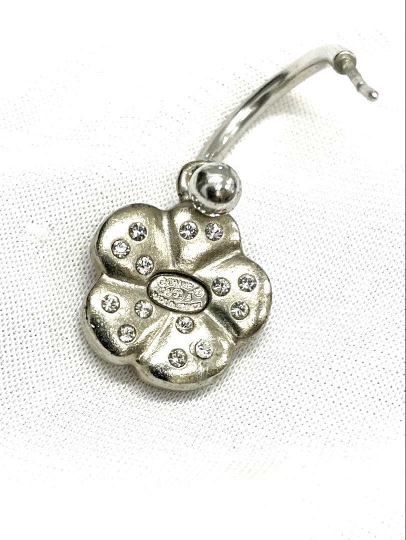 Dayday ok 正規品CHANELカメリア スウィングピアス片方