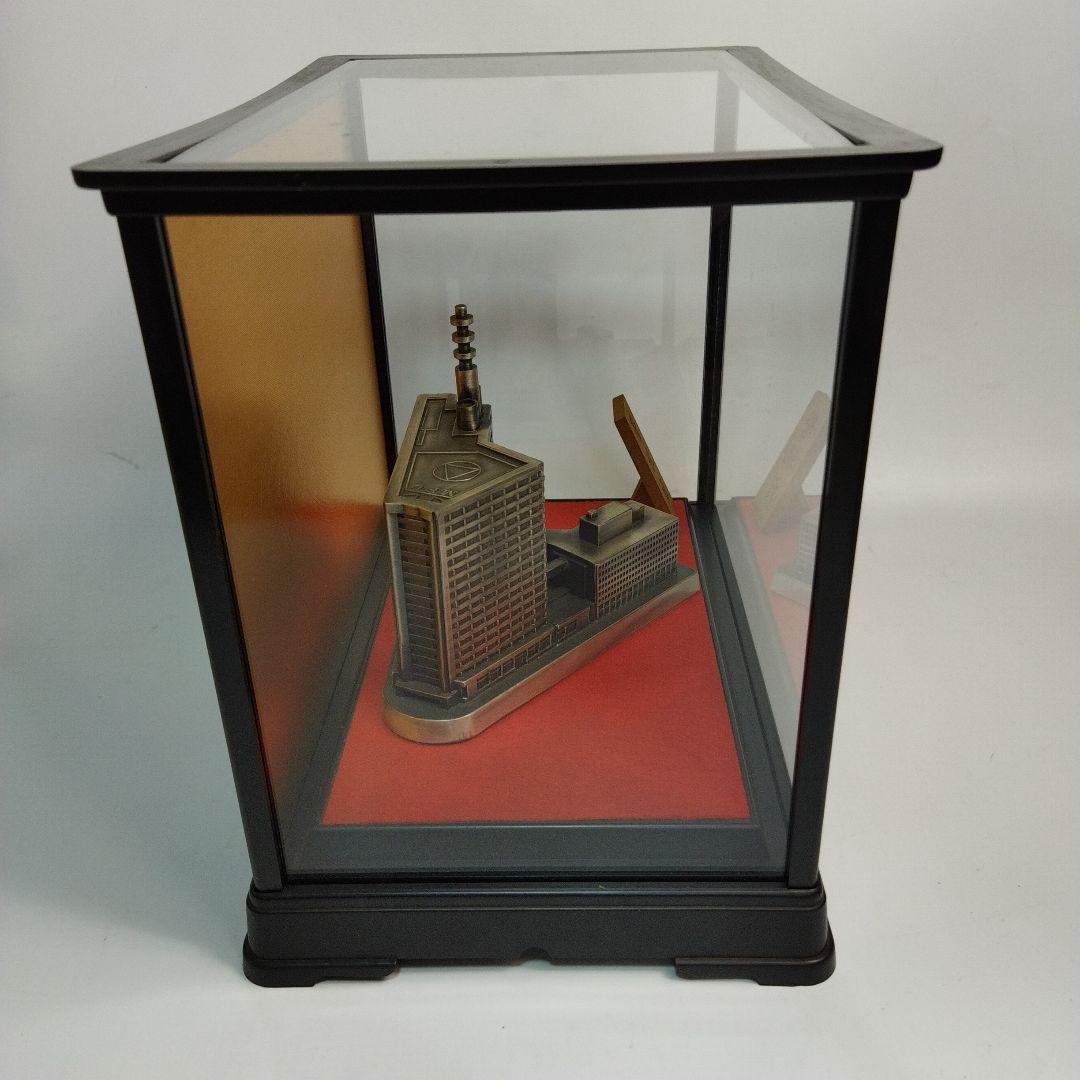 警視庁本部庁舎　1/1000 ガラスケース付き 置物 ミニチュア