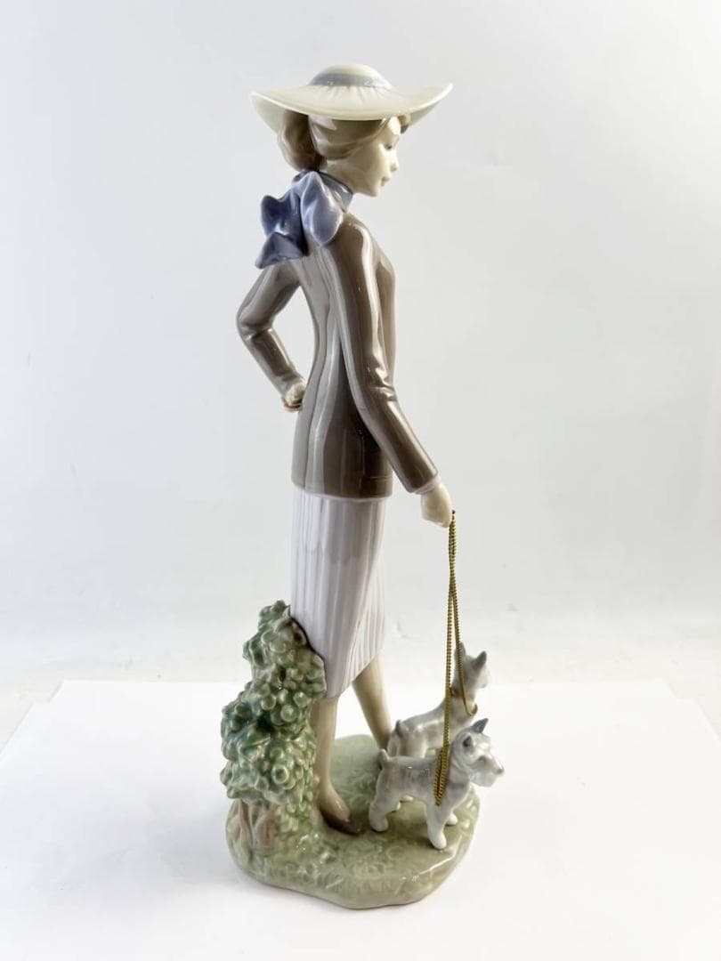 リヤドロ フィギュリン 6760『犬の散歩』 陶器の置物/ヨークシャーテリア