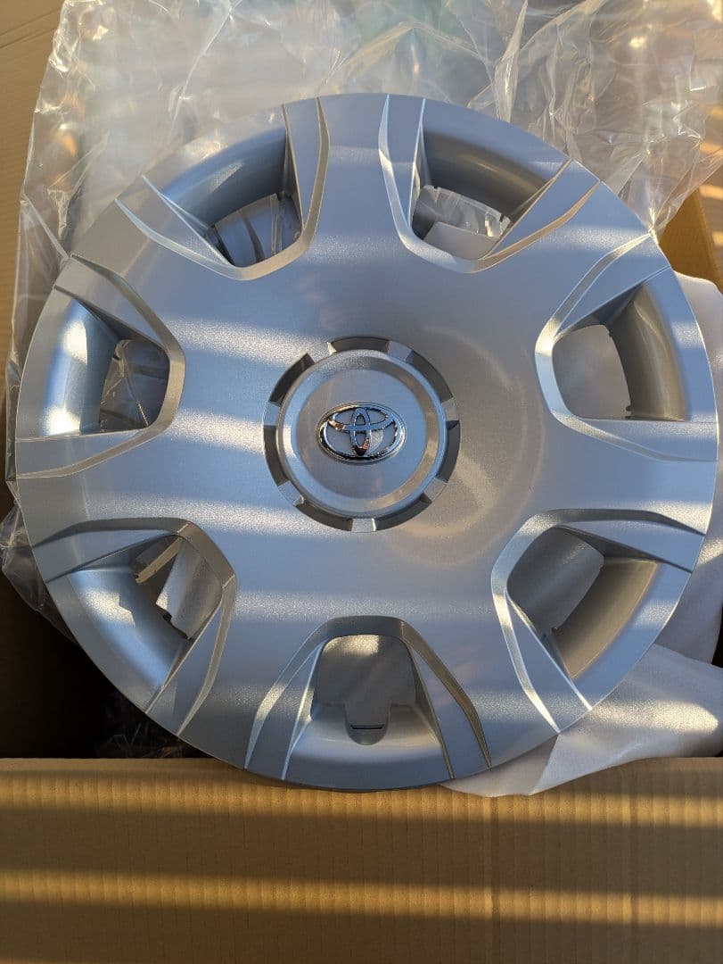 ハイエース純正タイヤ4本セット　新車外し品　d_t様 ④