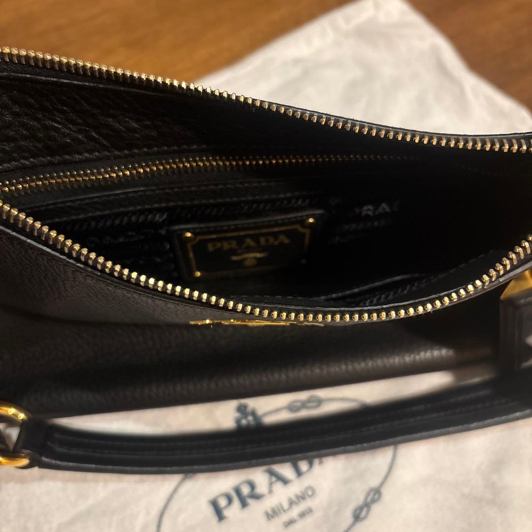 PRADA 黒 レザー ショルダーバッグ