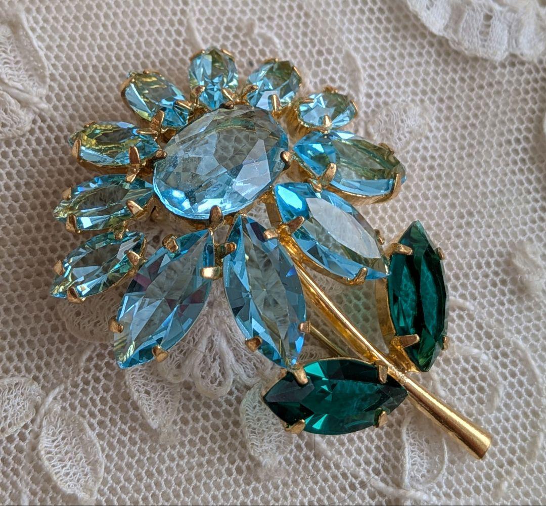 アクアマリンブルー ビジュー フラワーデザイン ブローチ 美品 JULIANA？