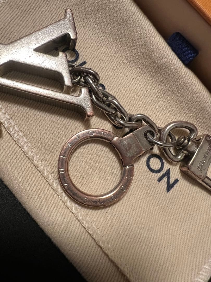 LOUIS VUITTON シルバーキーホルダー