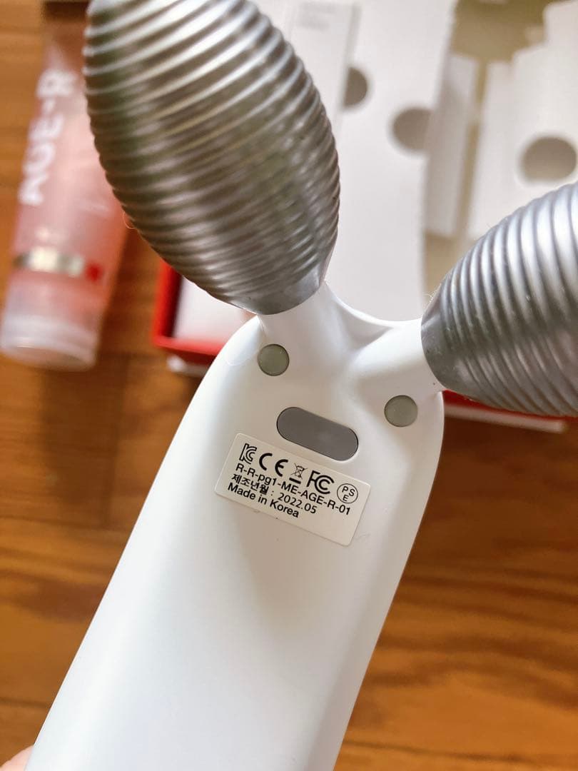 MEDICUBEメディキューブAGE-R DERMA EMS SHOT美容器