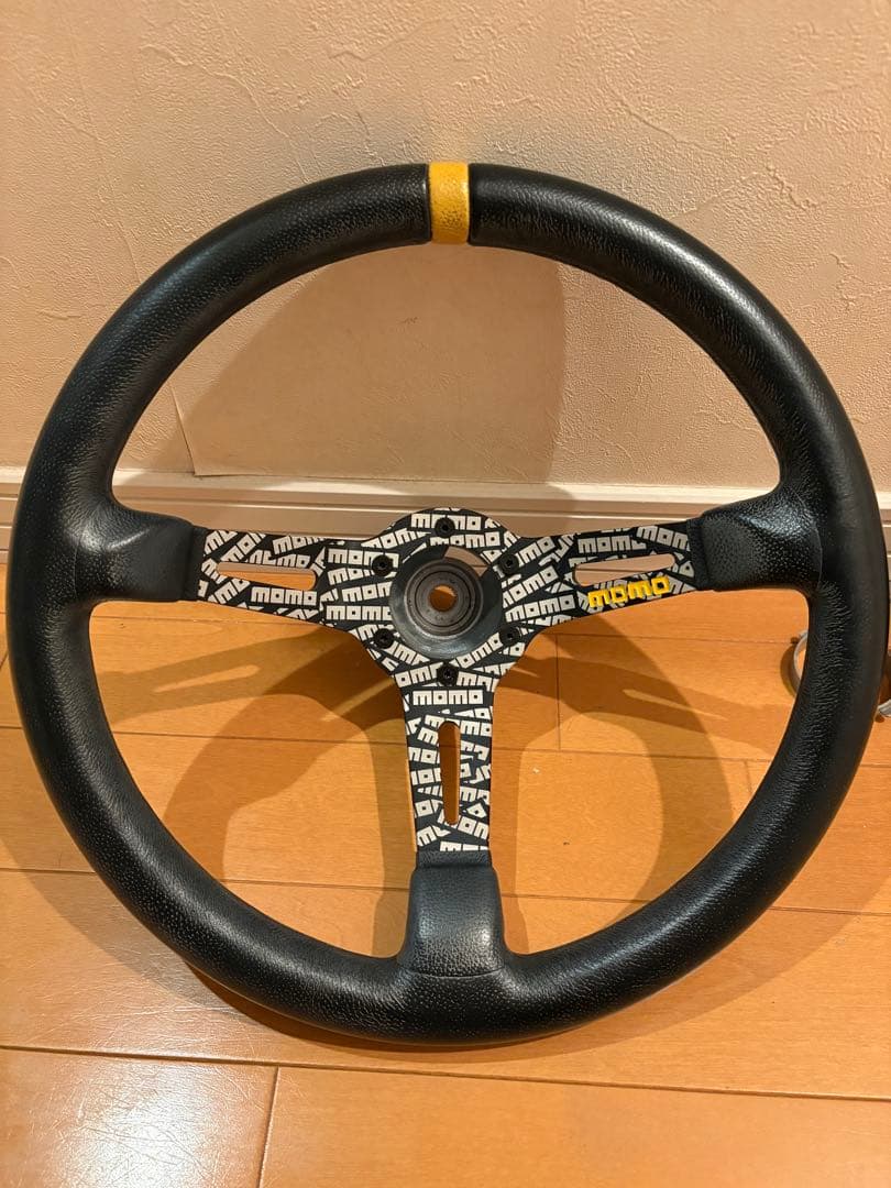 MOMO ステアリング ULTRA JPN ブラックスポークレザー 350mm