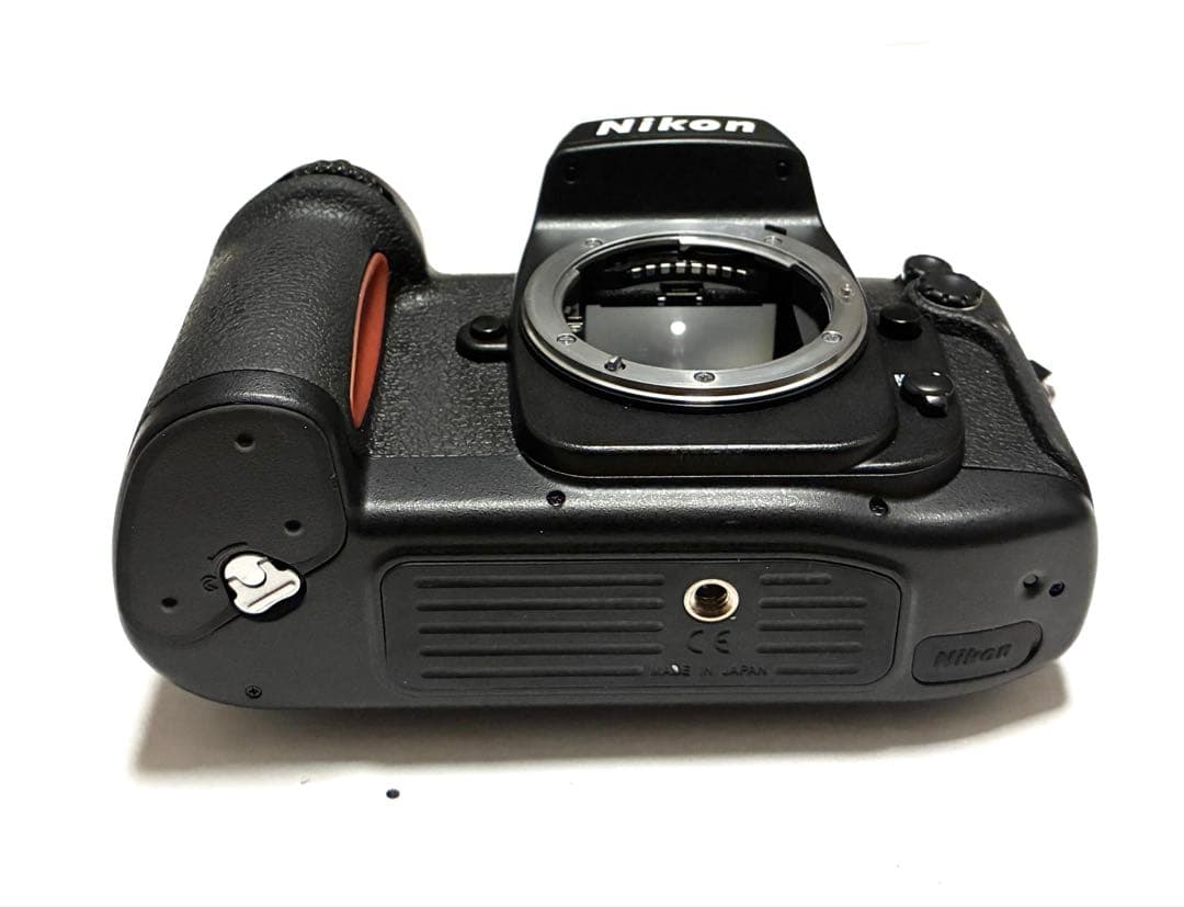 【Nikon／フィルム一眼レフカメラ】 Nikon F100