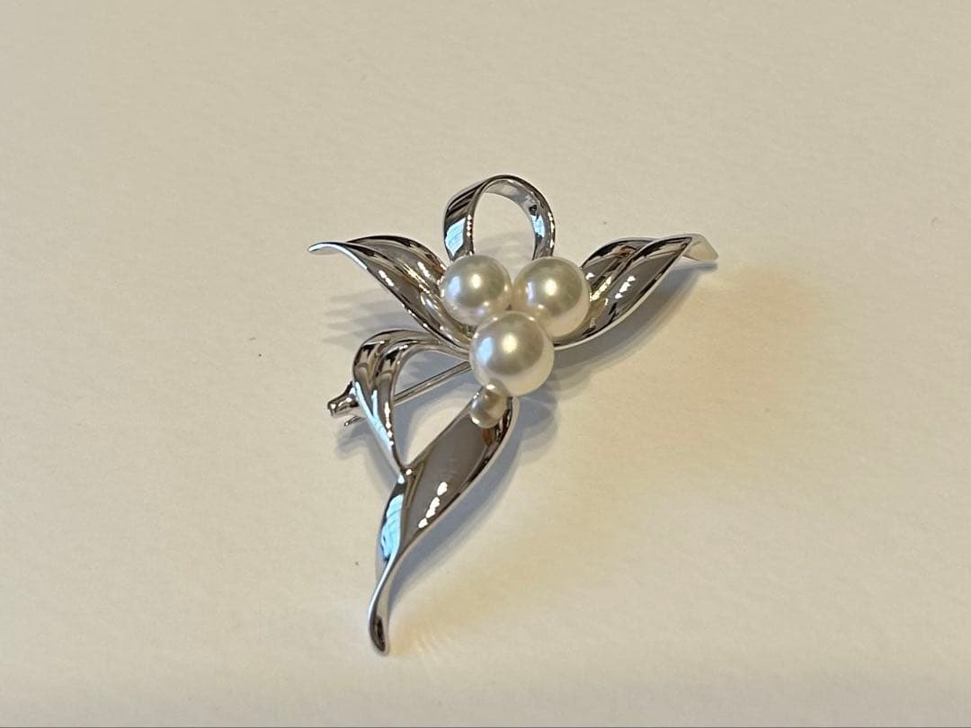 近年デザインMIKIMOTO 花モチーフ ブローチ