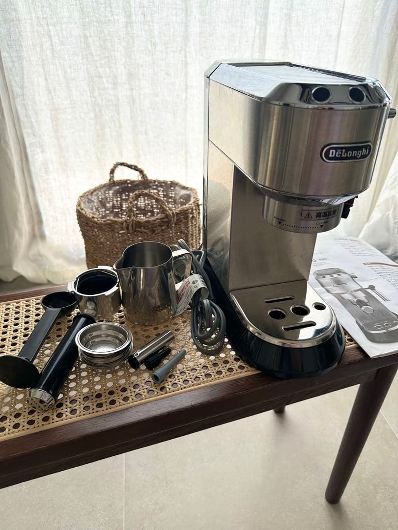 コーヒーメーカー・エスプレッソマシン DeLonghi dedica EC680