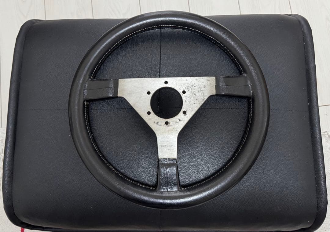 MOMOステアリングホイール ニキ・ラウダ モデル