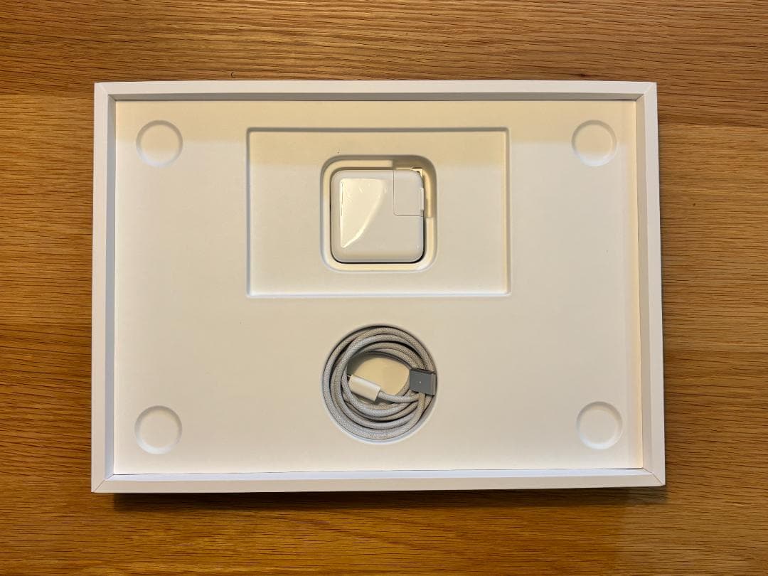 MacBook Air M2 シルバー 8GB 256GB SSD 中古美品