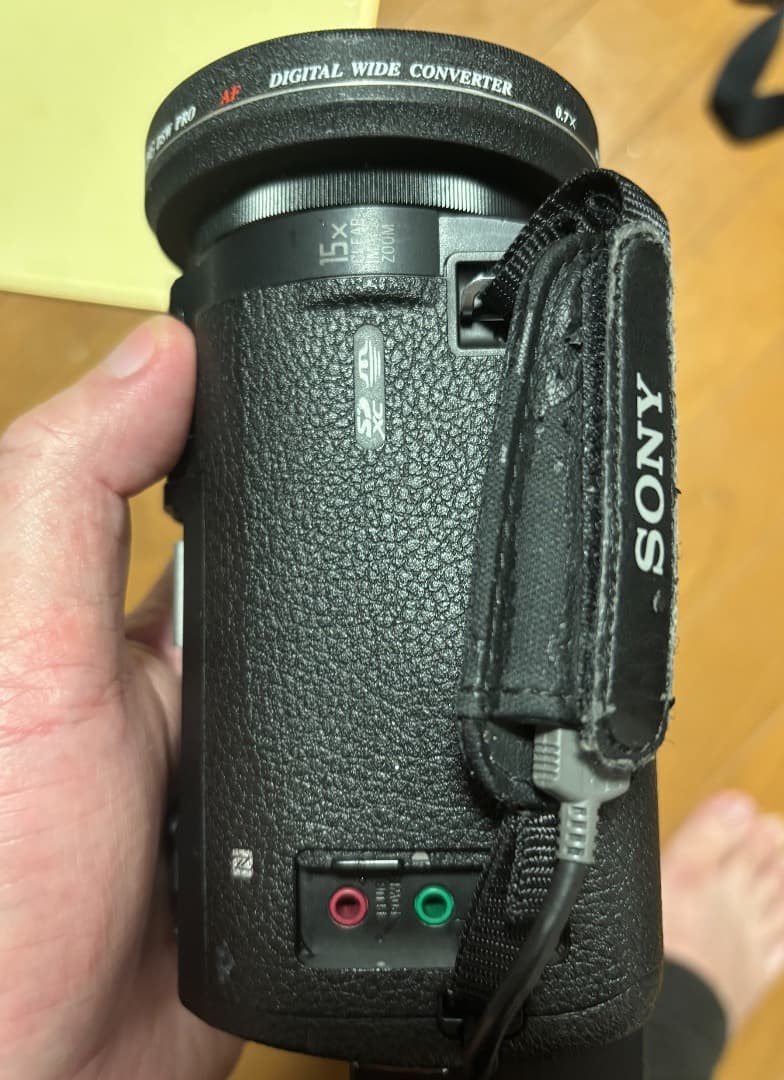 SONY FDR-AX30 4k ハンディカム(上のカバーが外れてます)