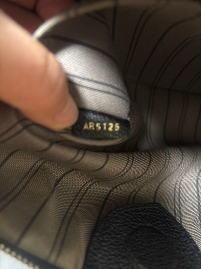 ルイ・ヴィトン ブラックレザーバッグ