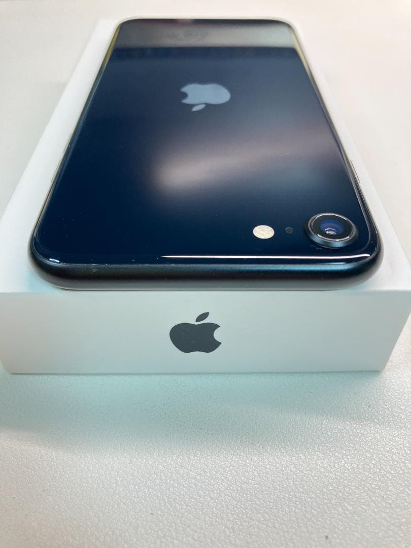 iPhoneSE3 64gb【極美品☆バッテリー純正98％】