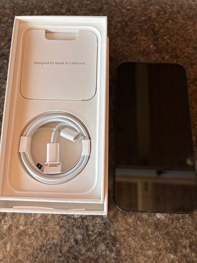 Apple iPhone 13 ブラック 本体 充電ケーブル付き