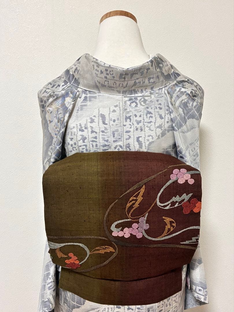 名古屋帯　相良刺繍　葡萄唐草　九寸　正絹