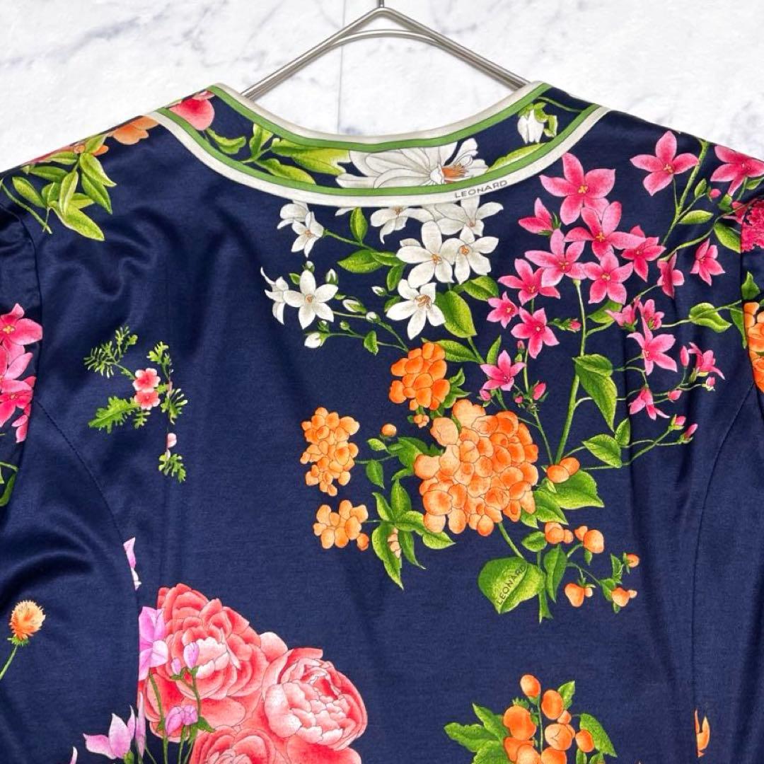 希少✨レオナール ノーカラージャケット トリム 花柄 ロゴ入りクリアボタン