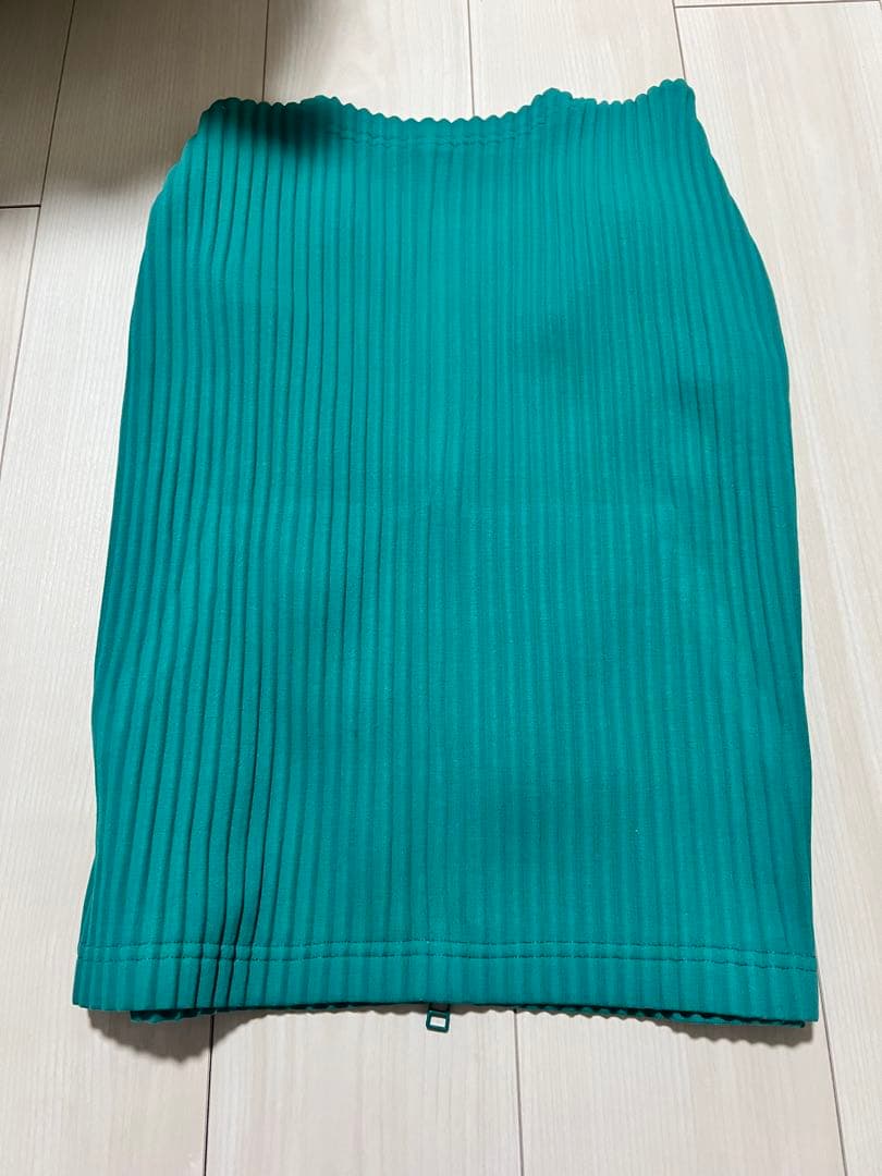 ISSEY MIYAKE me グリーン ジップパーカー