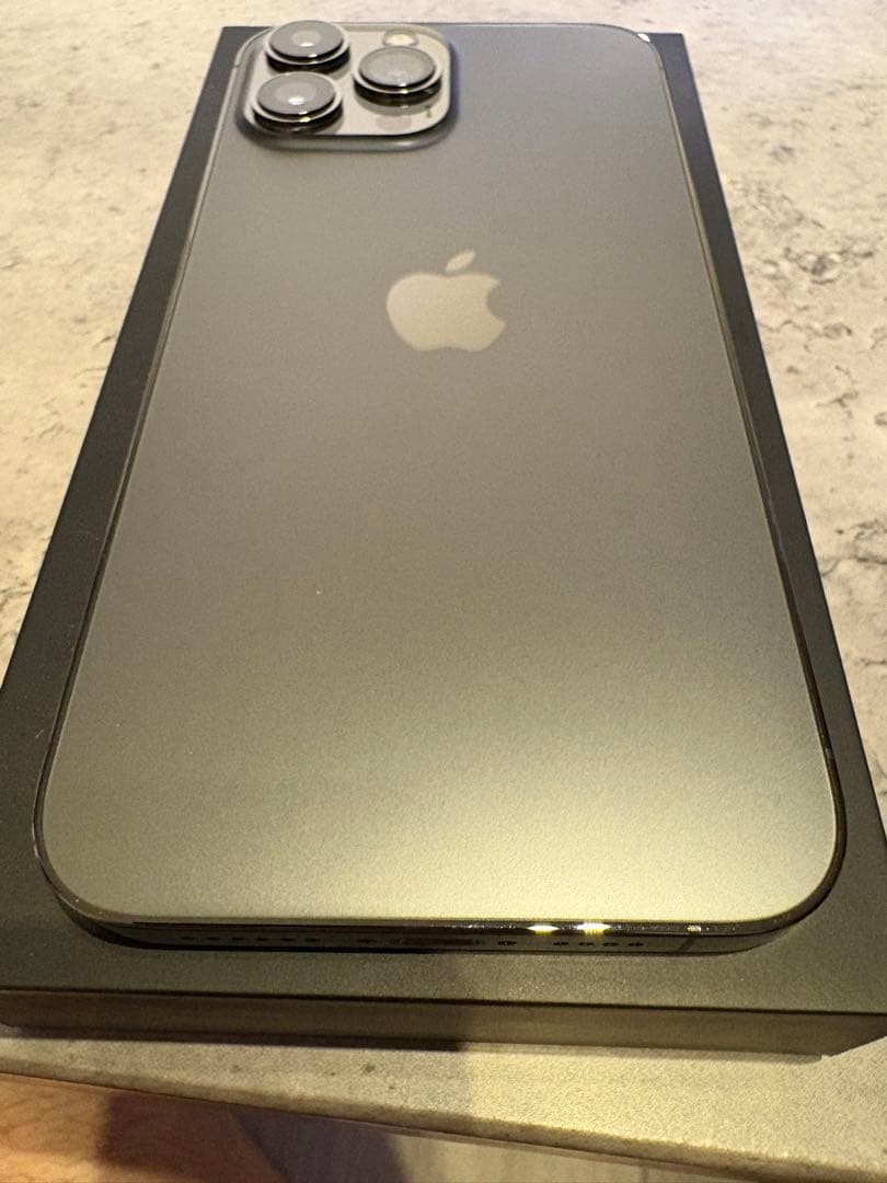 美品 iPhone13promax グラファイト 256GB バッテリー82%