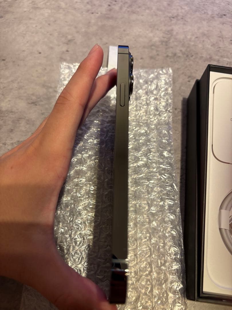 美品 iPhone13promax グラファイト 256GB バッテリー82%