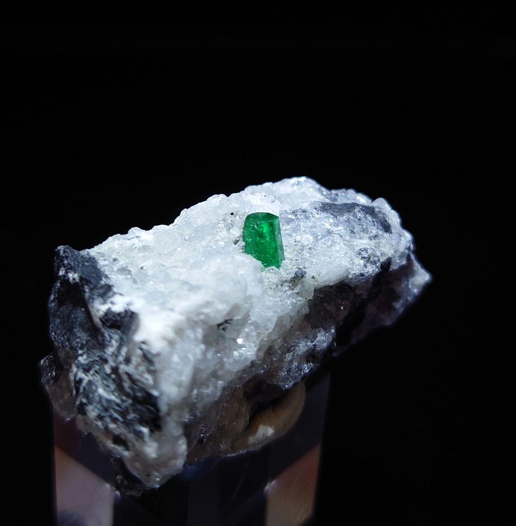 エメラルド コロンビア産 鉱石 鉱物 ミネラル 標本 原石 母岩付き